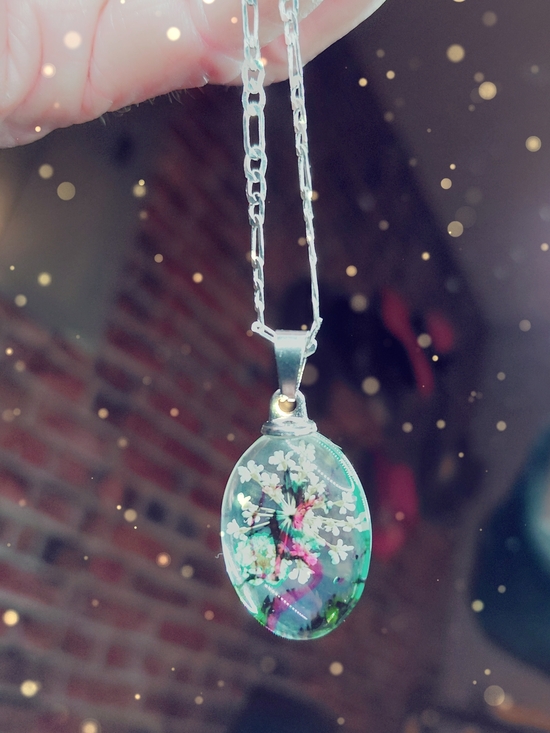 Jewelry - Resin Pendant Necklace